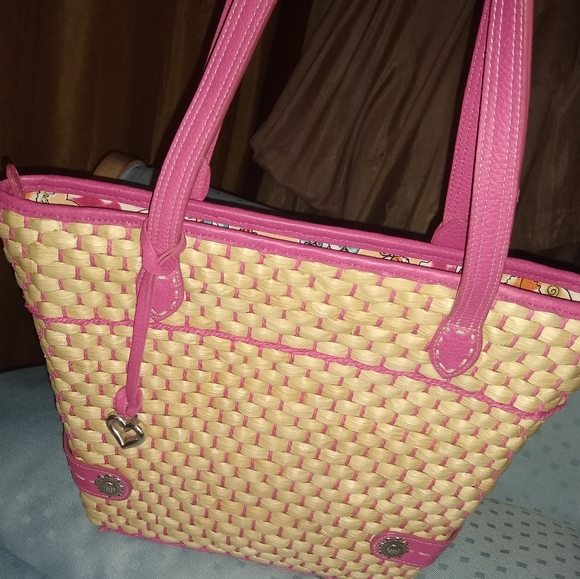 Brighton straw bag with pink trim and handals. - Picture 6 of 10